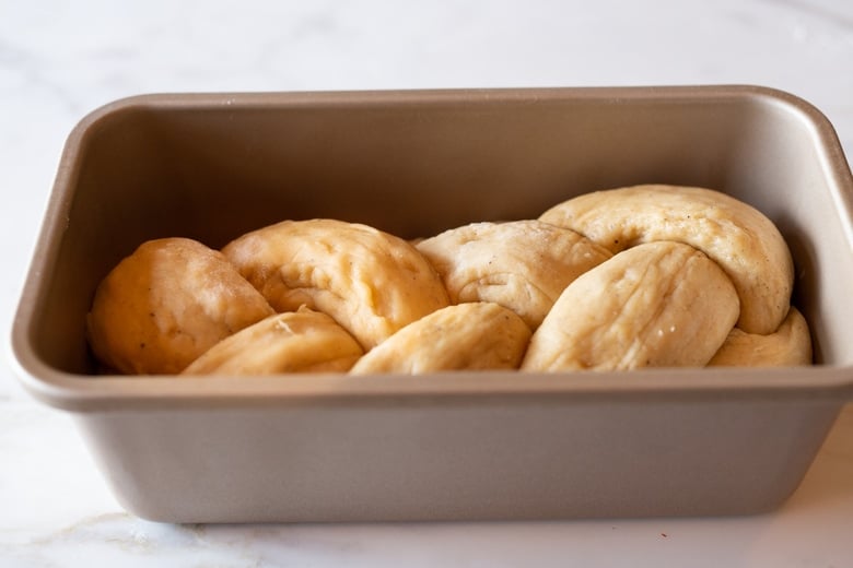 how to make Finnish Pulla Bread 