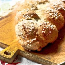 Pulla (Traditional Finnish Cardamom Bread) -image