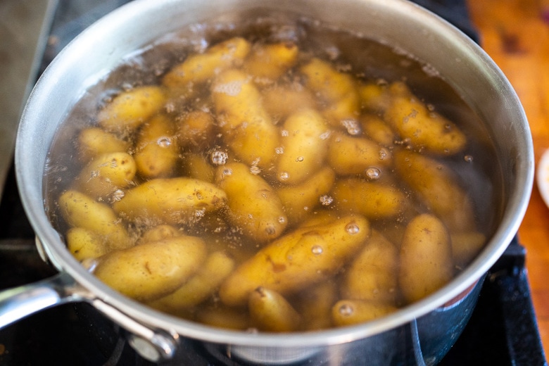 boiling the potatoes 