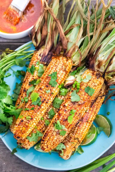 Smoky grilled corn on the cob slathered in chipotle lime butter—easy, fast, and bursting with flavor. A chef-tested summer side dish you’ll crave!