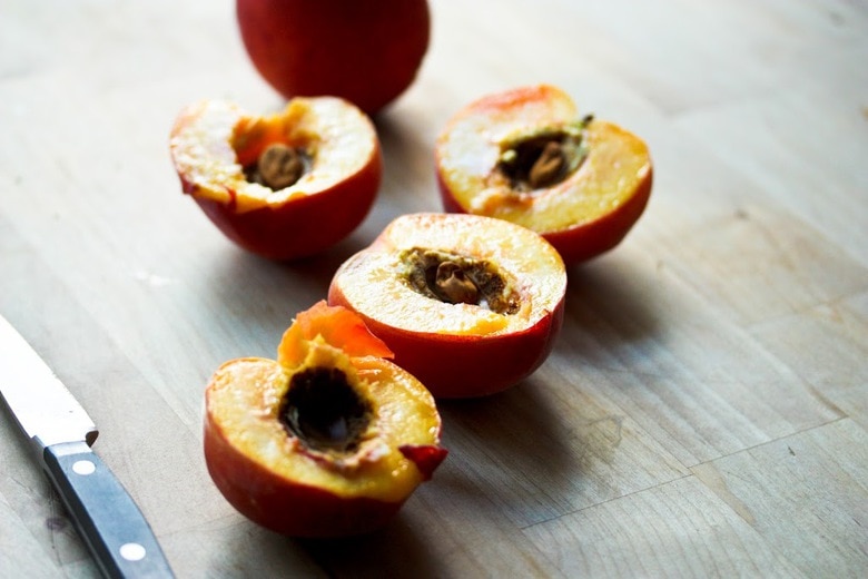 Grilled Peach and Arugula Salad with basil and a White Balsamic Vinaigrette -a simple tasty recipe using fresh seasonal peaches! #peachsalad #peaches #arugula #peacharugulasalad 