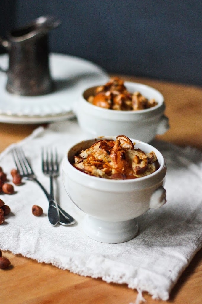 Baked French Toast with Pears and Hazelnuts- a delicious fall-inspired brunch recipe. #frenchtoast #bakedfrenchtoast #brunch #pearrecipes #fallrecipes 