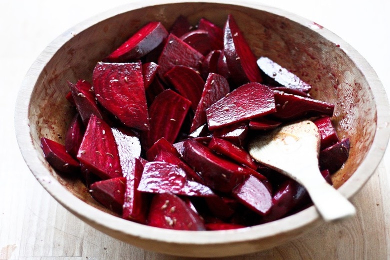 Moroccan Roasted Beets with Pomegranate Seeds, toasted pistachios and a balsamic glaze. A simple, healthy vegan side dish. #moroccanbeets #veganside #roastedbeets #cleaneating #plantbased 