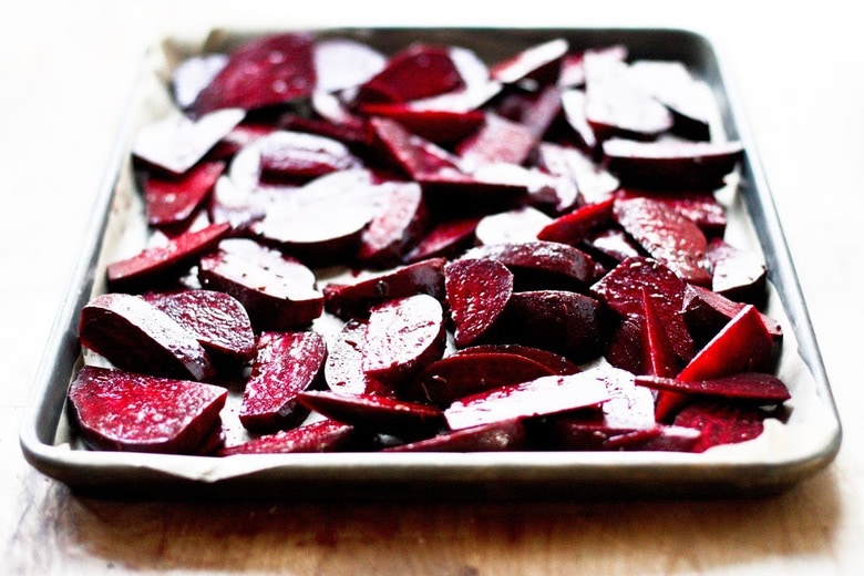 Moroccan Roasted Beets with Pomegranate Seeds, toasted pistachios and a balsamic glaze. A simple, healthy vegan side dish. #moroccanbeets #veganside #roastedbeets #cleaneating #plantbased