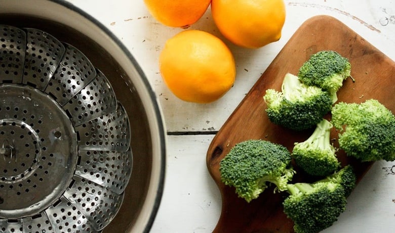 setting up a steamer basket