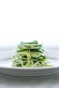 Fennel Salad with Cucumber and Dill - a refreshing vegan salad that can be made ahead! #fennelsalad #vegansalad #cleaneating #eatclean #veganrecipes #plantbased #healthysalad