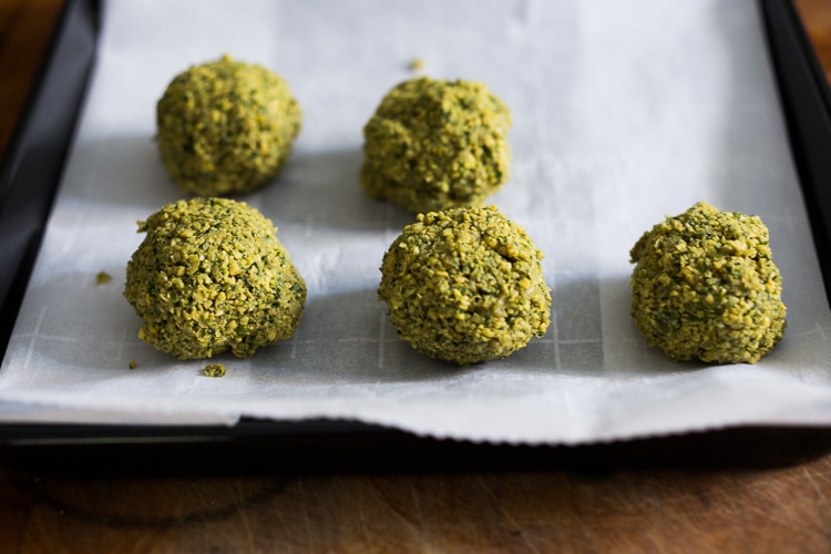 How to make Authentic Falafels made with soaked chickpeas, not canned. This recipe, hands-down has the BEST texture and flavor! Vegan and Gluten-free. | #falafel #falafels #falafelrecipe #bestfalafel, #veganfalafelrecipe #easyfalafel #authenticfalafel #easyfalafels