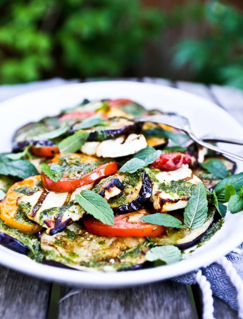 Eggplant Salad with Grilled Halloumi Cheese,Tomatoes & a flavorful Mint Dressing- a delicious summer salad! #eggplantsalad #grilledeggplant #grilledeggplantsalad #halloumi #grilledhalloumi #haloumi