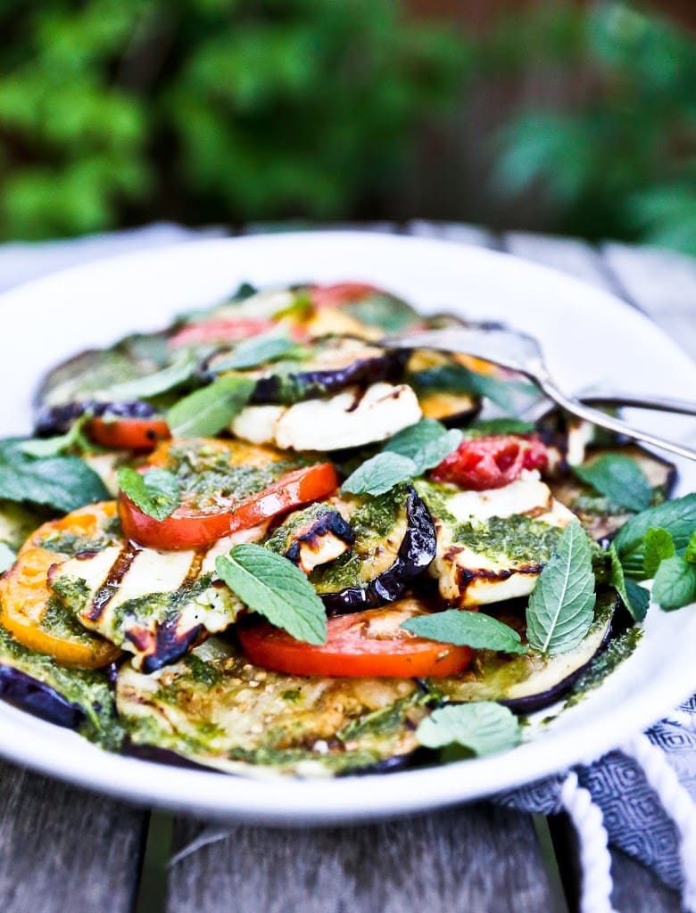 Eggplant Salad with Grilled Halloumi Cheese,Tomatoes & a flavorful Mint Dressing- a delicious summer salad! #eggplantsalad #grilledeggplant #grilledeggplantsalad #halloumi #grilledhalloumi #haloumi 