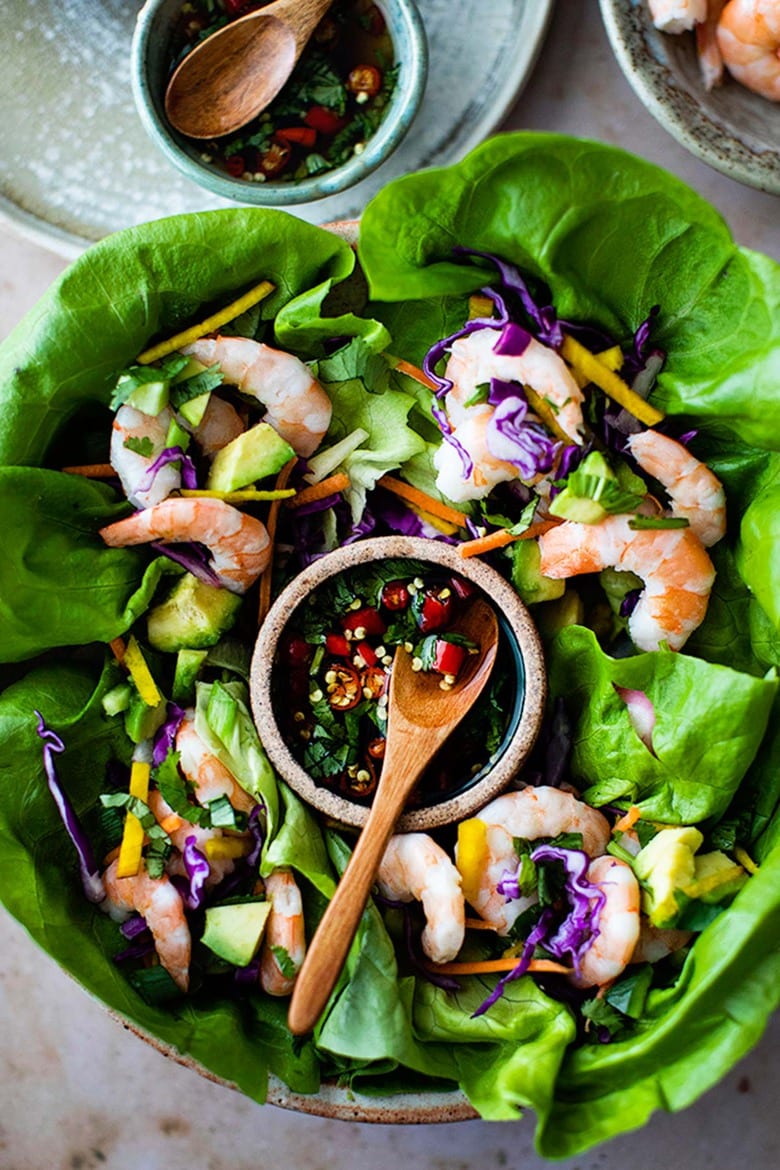 Vietnamese Shrimp Lettuce Wraps with Nuoc Cham, a light and refreshing appetizer, perfect for hot summer days. Flavorful, healthy and low in carbs and calories. #shrimp #shrimpappetizer #lowcarb #shrimpwrap #lettucewrap