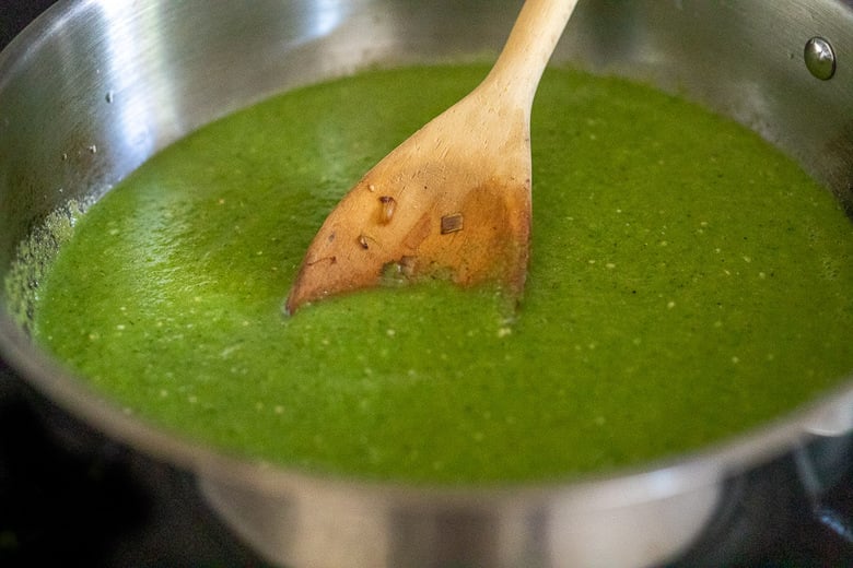 cook the green sauce, simmering 10 mintues or so.