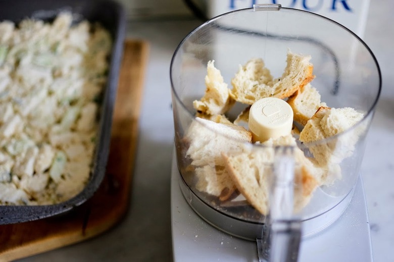 Cauliflower Gratin with garlic and sage, a delicious vegetarian side dish that is keto, low carb and gluten-free, perfect for the holiday table! #cauliflower #cauliflowergratin #lowcarbside #sidedish #lowcarb #keto #thanksgivingside #christmassidedish 