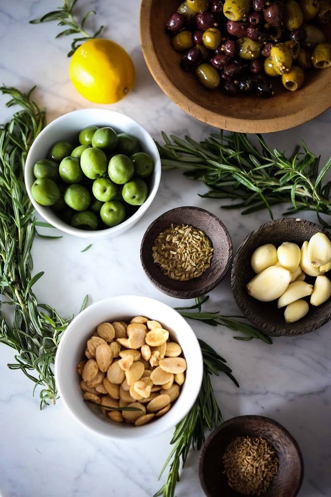  Warm olives with rosemary, garlic, and almonds - a simple, delicious appetizer that is full of amazing flavor, that can be made very quickly and easily! #warmolives #olives #marcona #almonds #rosemaryolives 