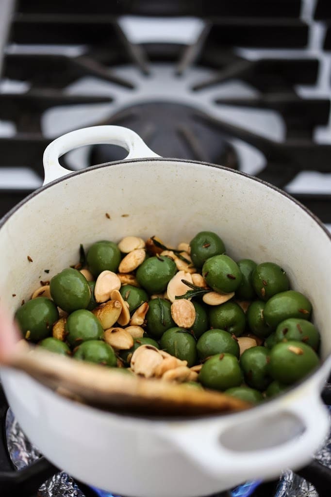  Warm olives with rosemary, garlic, and almonds - a simple, delicious appetizer that is full of amazing flavor, that can be made very quickly and easily! #warmolives #olives #marcona #almonds #rosemaryolives 