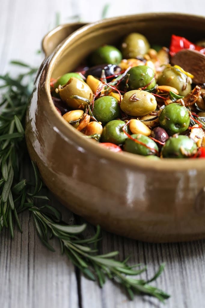  Warm olives with rosemary, garlic, and almonds - a simple, delicious appetizer that is full of amazing flavor, that can be made very quickly and easily! #warmolives #olives #marcona #almonds #rosemaryolives 