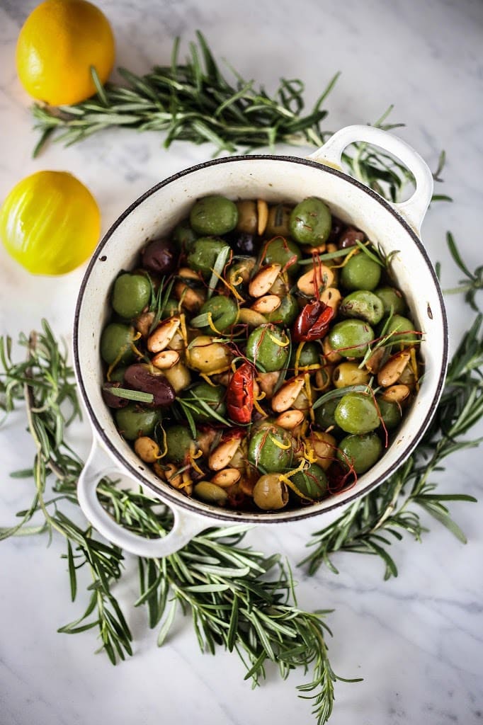  Warm olives with rosemary, garlic, and almonds - a simple, delicious appetizer that is full of amazing flavor, that can be made very quickly and easily! #warmolives #olives #marcona #almonds #rosemaryolives 