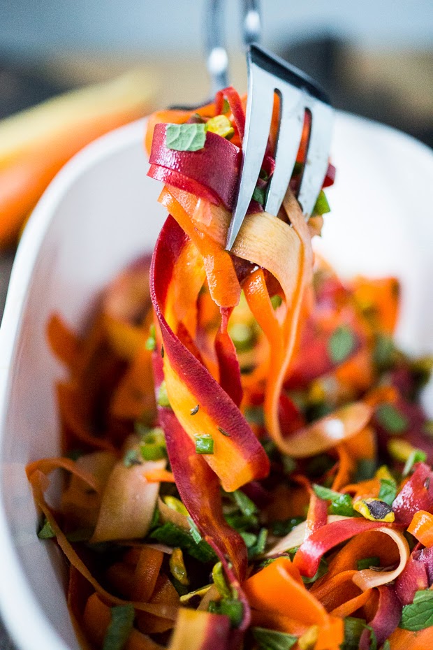 Moroccan Carrot Salad with Pistachios and Mint- a simple delicious spring salad that is full of flavor! #carrot #carrotsalad #moroccan 