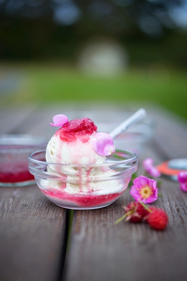 Homemade Rose Petal Jam- a simple delicious recipe made with wild rose petals, perfect on toast, scones or crepes, or spooned over ice-cream or cake. #rosepetaljam #rose #rosejam #roserecipes 