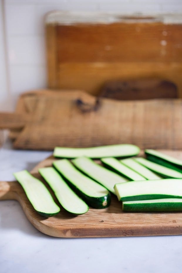 A simple delicious recipe for Zucchini Hummus- a bean free alternative to hummus, similar to baba ganoush, but using zucchini instead of eggplant! Vegan and Gluten Free.