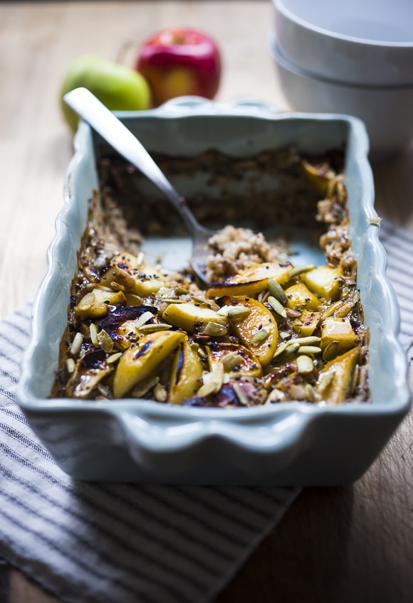 A simple delicious recipe for Baked Stee-cut Oats with apples, pumpkin seeds, flax seeds, spices and maple syrup. Vegan and easy! 