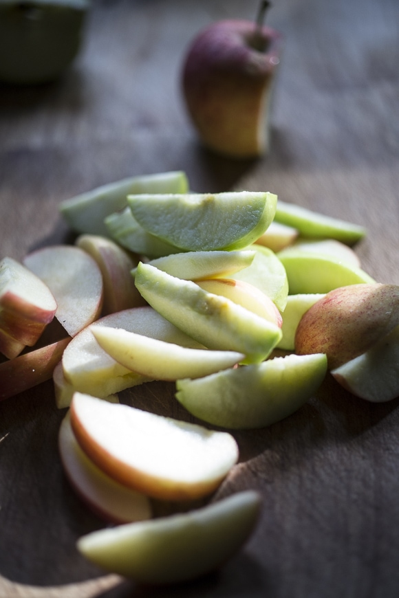 slicing the apples