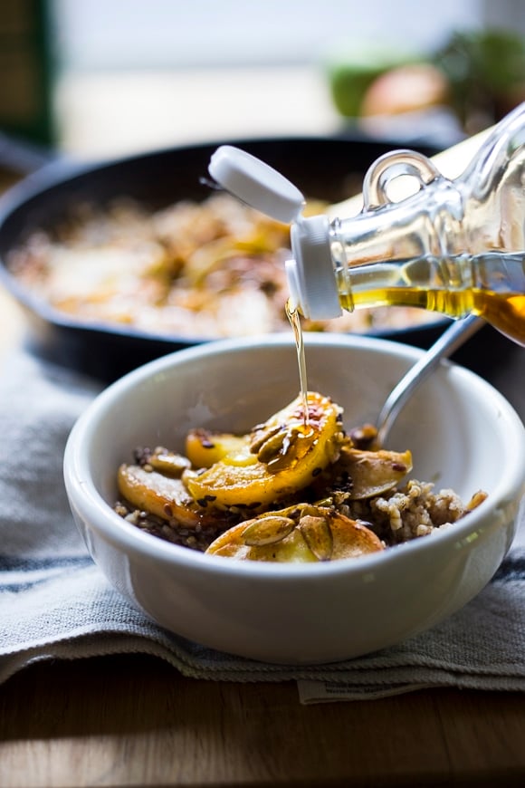 A simple delicious recipe for Baked Stee-cut Oats with apples, pumpkin seeds, flax seeds, spices and maple syrup. Vegan and easy! 