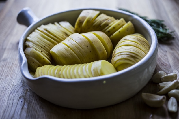 https://www.feastingathome.com/wp-content/uploads/2014/10/Hasselback-2Bpotatoes-300.jpg