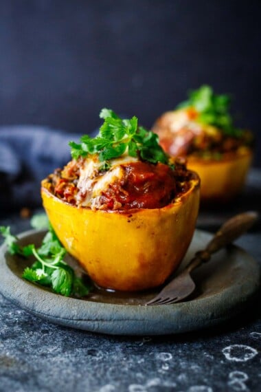 A delicious vegetarian recipe for Stuffed Spaghetti Squash with a Mexican twist. Black beans, corn, bell pepper, onion and cilantro, enchilada sauce and melty cheese give this spaghetti squash recipe the best flavor! Vegan-adaptable!