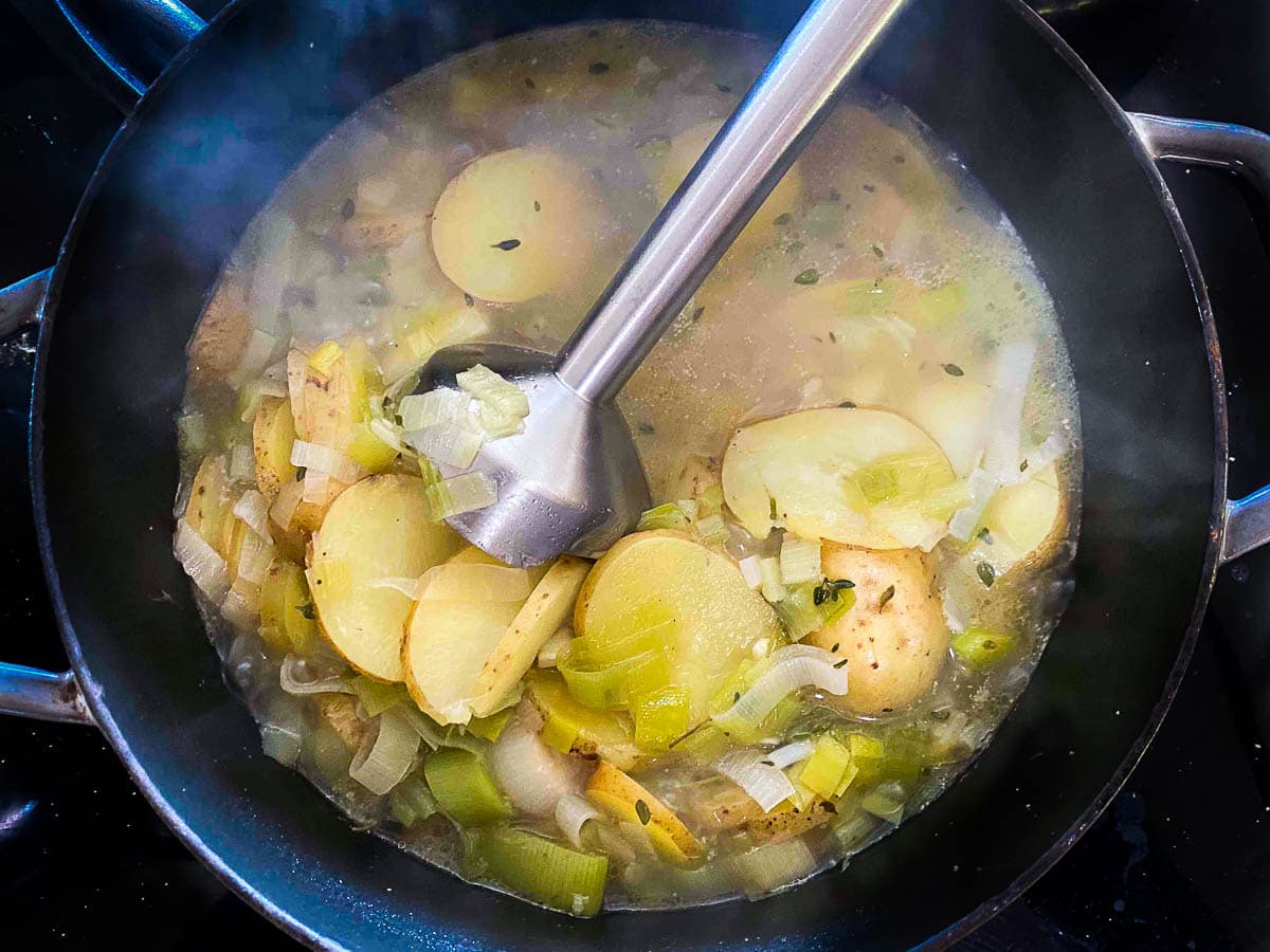 add potatoes, thyme, broth, and simmer