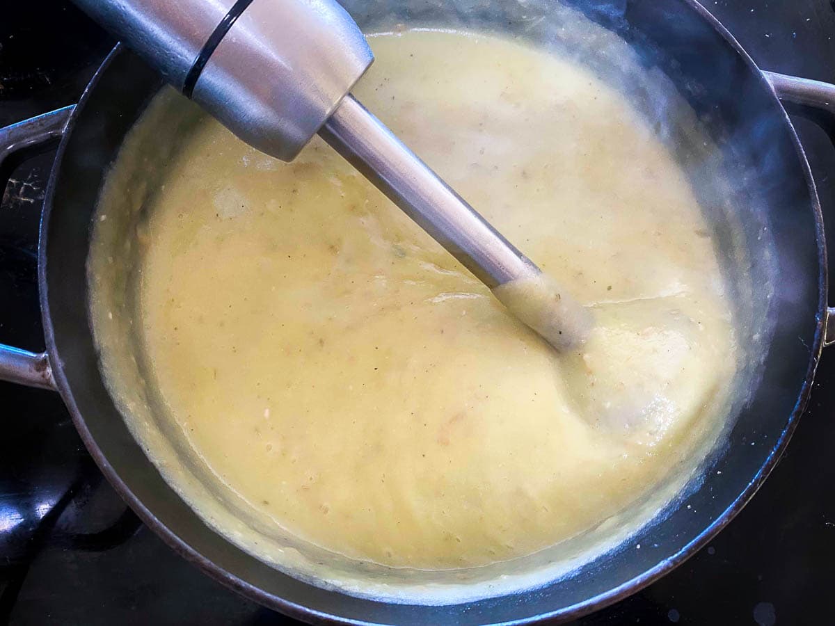 blending the potato leek soup