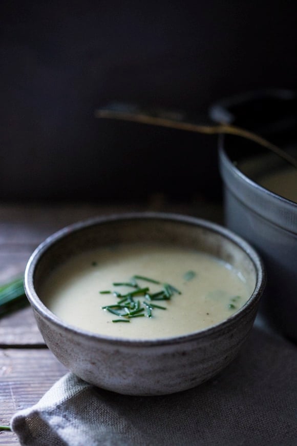 Best potato soup This delicious healthy recipe for Potato Leek Soup is deceiving flavorful! A nourishing, soul-satisfying meal made with the humblest of ingredients.#potatoleeksoup #potatosoup