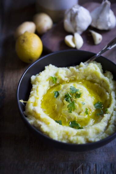 Skordalia! A Greek style dip made with potatoes, lemon garlic and olive oil. Easy and delicious! #skordalia