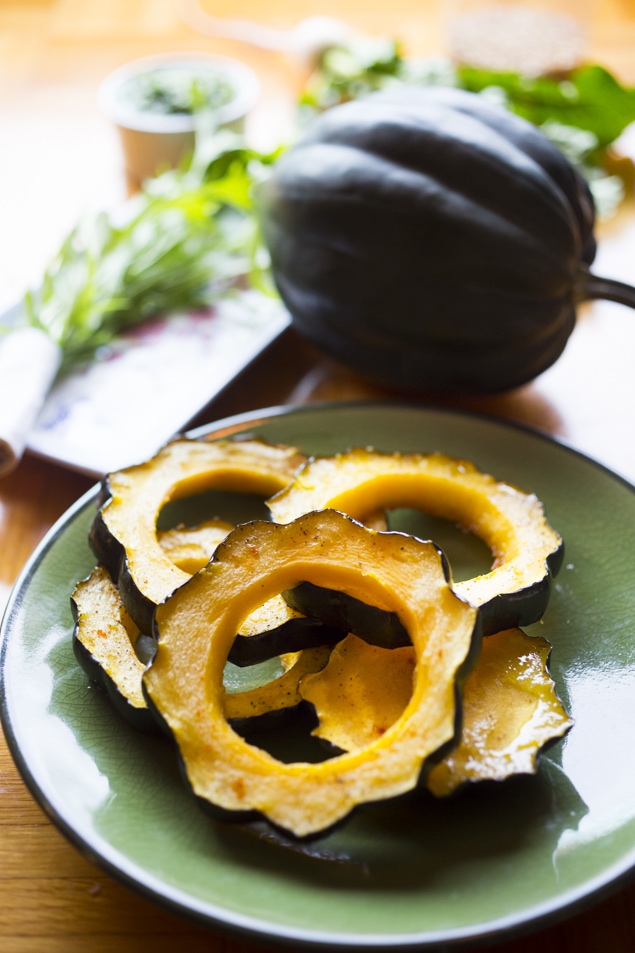 Farro Risotto with roasted acorn squash and falvorful Pesto- a delicious vegetarian main course, perfect for fall! #farrorisotto #farro #vegetariandinner #fallrecipes