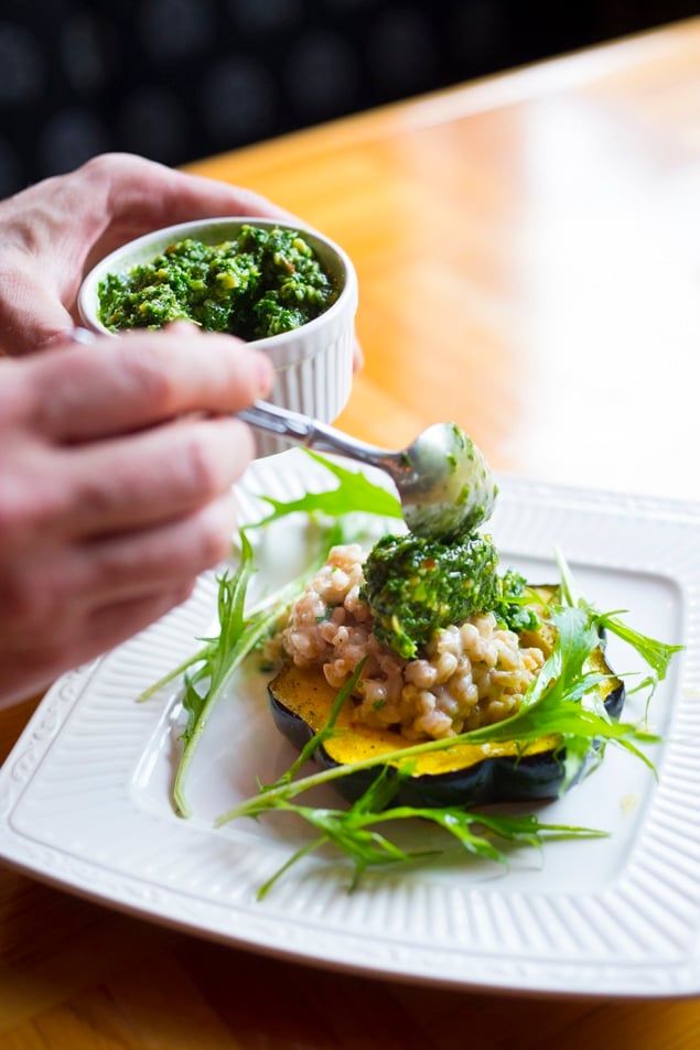 Farro Risotto with roasted acorn squash and falvorful Pesto- a delicious vegetarian main course, perfect for fall! #farrorisotto #farro #vegetariandinner #fallrecipes