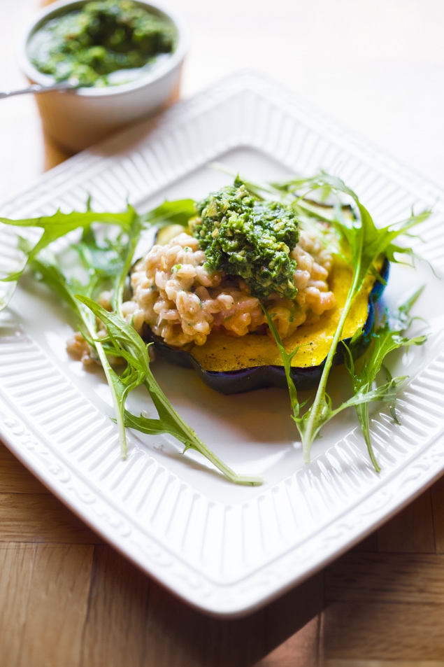 Farro Risotto Recipe Farro Risotto with roasted acorn squash and falvorful Pesto- a delicious vegetarian main course, perfect for fall! #farrorisotto #farro #vegetariandinner #fallrecipes