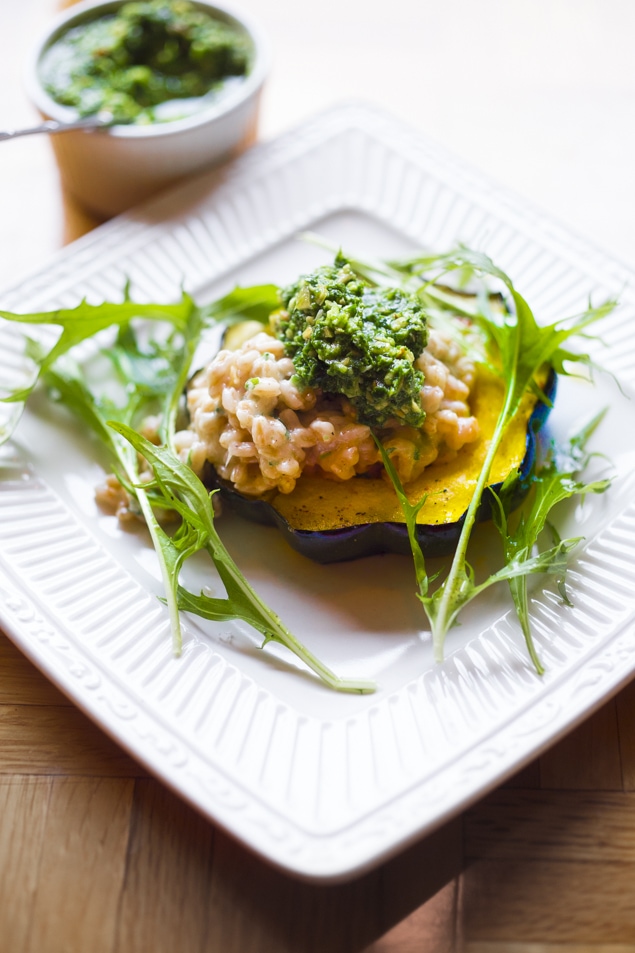 Farro Risotto with roasted acorn squash and falvorful Pesto- a delicious vegetarian main course, perfect for fall! #farrorisotto #farro #vegetariandinner #fallrecipes