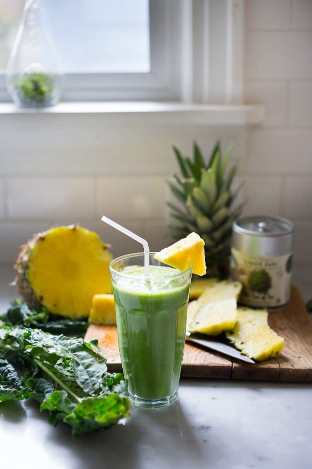 This Matcha Smoothie with pineapple, banana, and spinach is delcious, healthy, and energizing, full of incredible health benefits! 