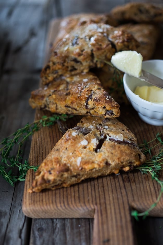 Cheddar Scones with caramelized onions, made with optional Rye flour. Very easy and delicious, the perfect savory scone to serve with soups and stews! #scones #savory #easy #cheddarscones 