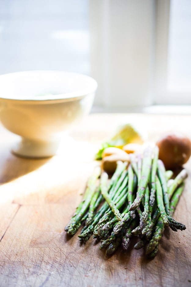 Creamy Asparagus Soup with Fennel and Tarragon| www.feastingathome.com