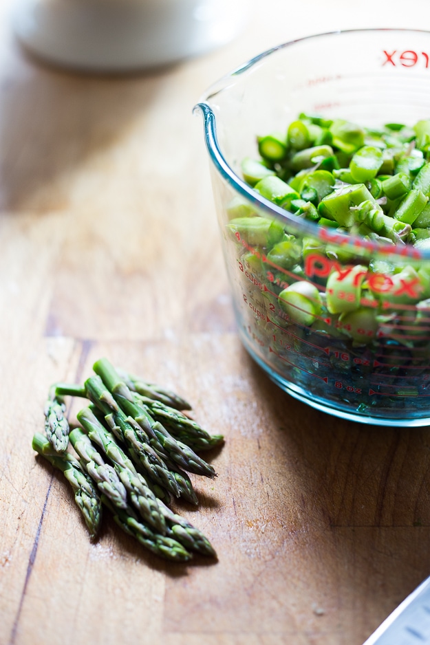 Creamy Asparagus Soup with Fennel and Tarragon| www.feastingathome.com