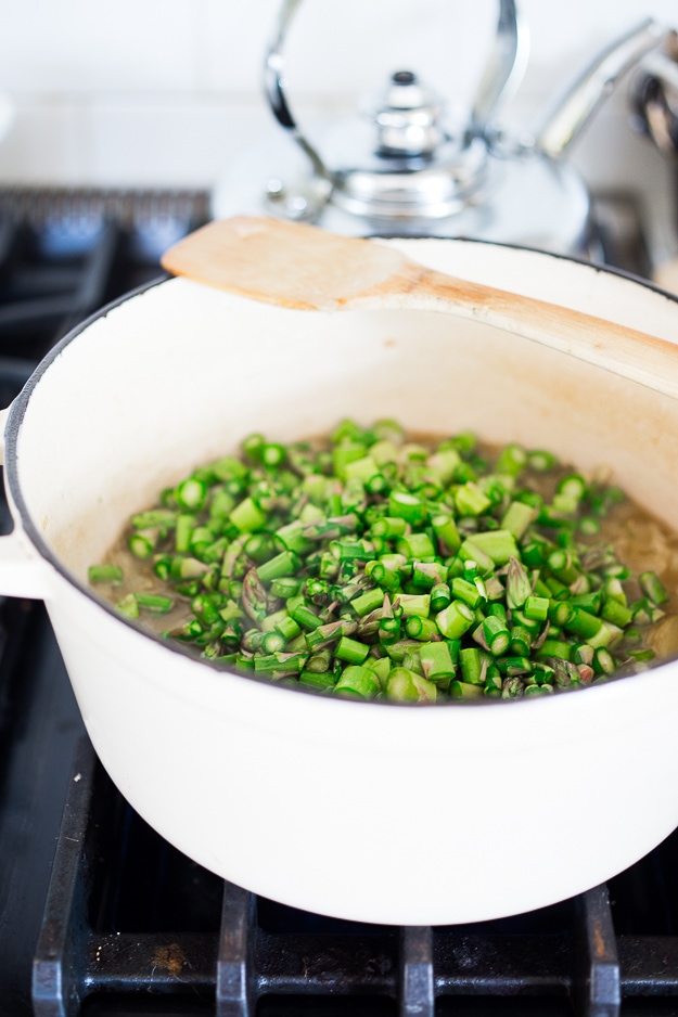 Creamy Asparagus Soup with Fennel and Tarragon| www.feastingathome.com