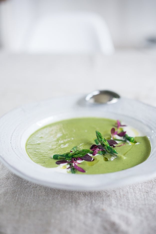 Asparagus Soup with Fennel and Tarragon- a delicious combination of flavors that dazzles the palate. Simple, easy, this soup is elegant enough for spring gatherings and special events, yet easy enough for weeknight meals. #asparagussoup #springrecipes #springsoups #asparagus 