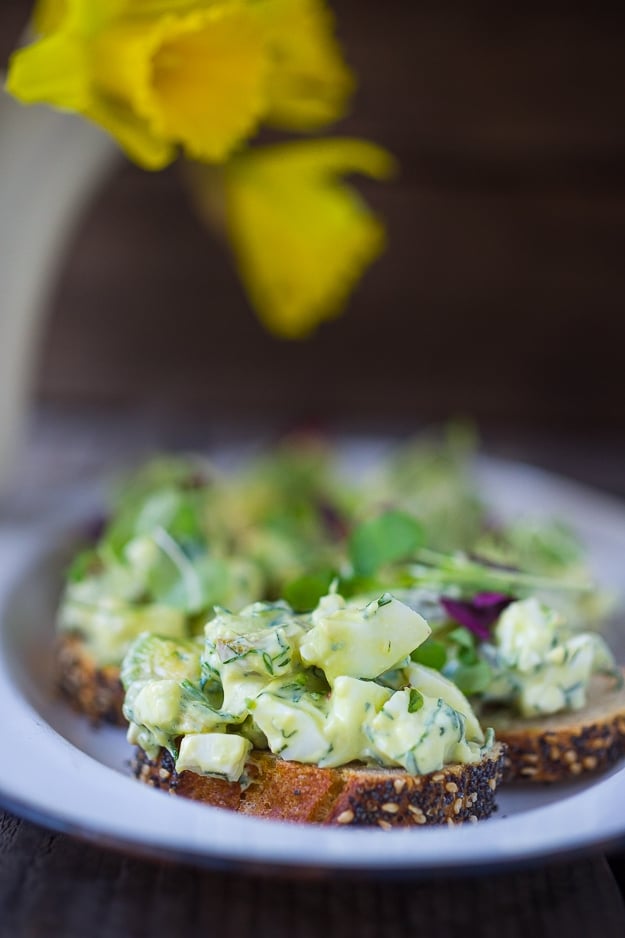 Green Goddess Egg Salad with Avocado- make this into a sandwich, a wrap or serve over a bed of greens for hearty low carb meal. Also tasty on bruschetta, served as and appetizer. #eggsalad #eggsaladsandwich | www.feastingathome.com #keto #lowcarb #healthylunch 