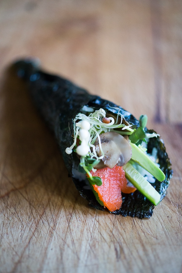How to make Sushi Hand Rolls (aka Temaki) with smoked salmon, avocado, cucumber, shiitakes and daikon sprouts! An easy step-by-step guide to making Japanese sushi rolls!