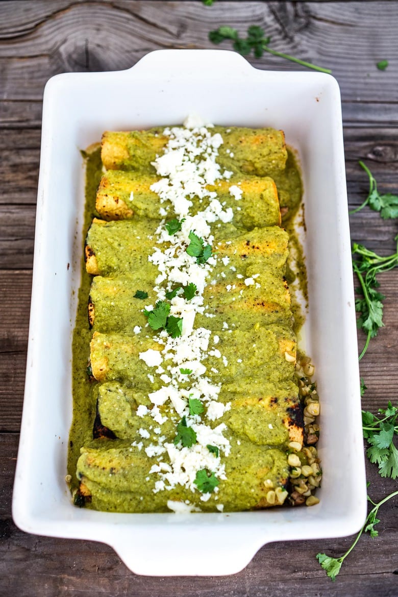 Enchiladas Verde! Chicken Enchiladas with corn and blackens in a delicious Verde Sauce. Easy and full of flavor! #enchiladas #enchiladasverde