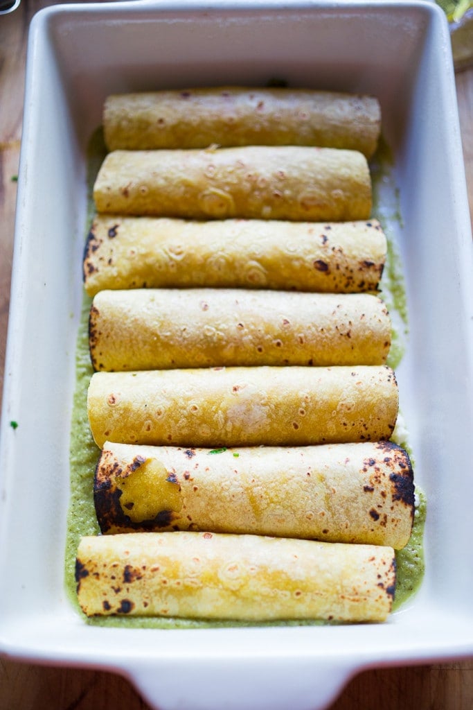 Enchiladas Verde with Corn, Chicken ( or Black beans) and Roasted Poblano Sauce. A simple healthy Mexican inspired meal that is easy and flavorful! #enchiladasverde #greenenchiladas #enchiladas #poblanosauce #greensauce #mexicangreensauce #tomatillosauce #chickenenchiladas #vegetarianenchiladas 