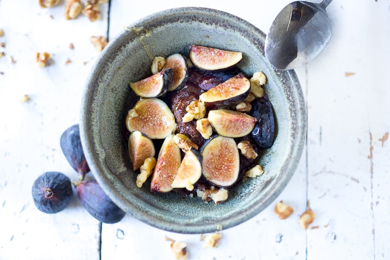 Teff Porridge with figs and walnuts- a simple vegan breakfast that is highly nutritious and will leave you feeling energized all day long! | #teff #teffrecipes #vegan #teffporrdige #vegan #veganbreakfast |Feasting at Home