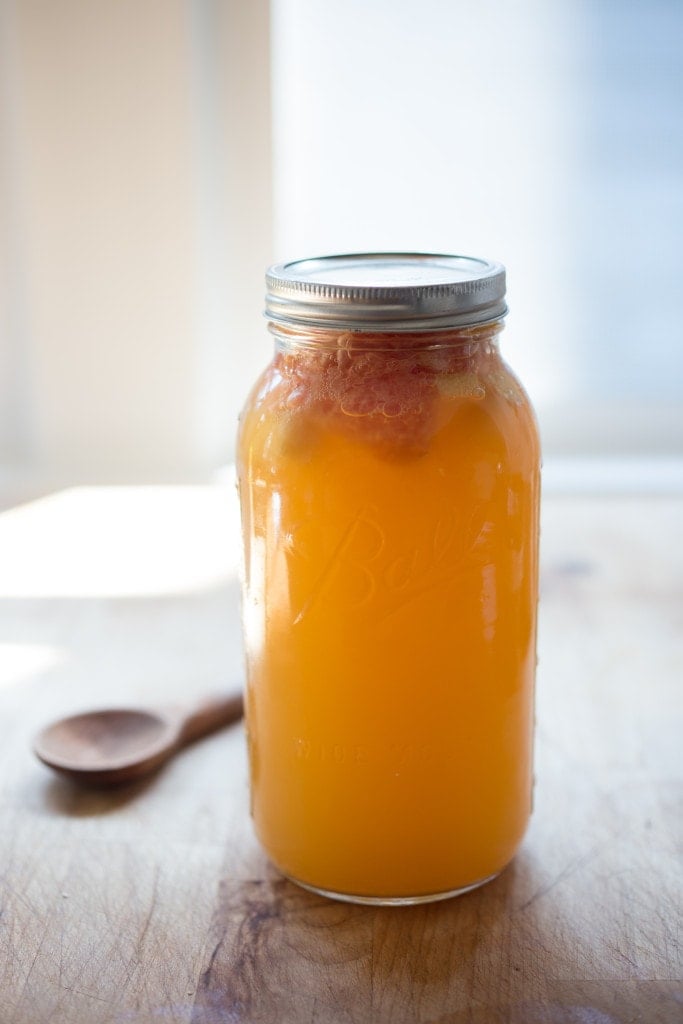 How to make Water Kefir- A simple step-by-step guide to making delicious Water Kefir, a fruit-infused, slightly fermented sparkling fruit water full of healthy probiotics, like yogurt but without the dairy! | www.feastingathome.com