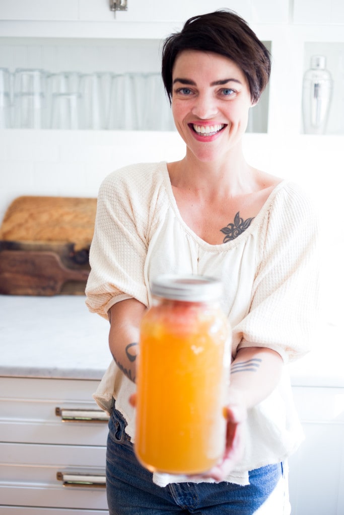How to make Water Kefir- A simple step-by-step guide to making delicious Water Kefir, a fruit-infused, slightly fermented sparkling fruit water full of healthy probiotics, like yogurt but without the dairy! | www.feastingathome.com