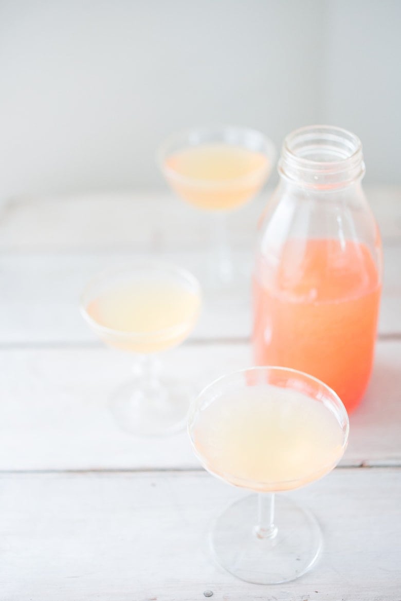 WATER KEFIR! A simple step-by-step guide to making delicious Water Kefir, a fruit-infused, slightly fermented sparkling fruit water full of healthy probiotics, like yogurt but without the dairy! #kefir #kefirwater #waterkefir #probiotics